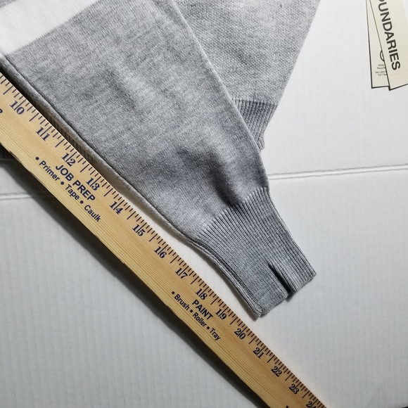NWT NO BOUNDARIES WOMEN'S GRAY WITH WHITE SWEATER SIZE XS - Picture 11 of 13